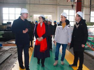 ���ܹ�������ˮ��ѹ������ɫ���㹤����Ħ�ߵ�����������ȿ��˻���