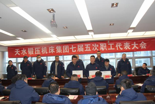 ��ˮ��ѹ����������ף����60�����ߵ�����ְ��ƹ�������Բ���չ�